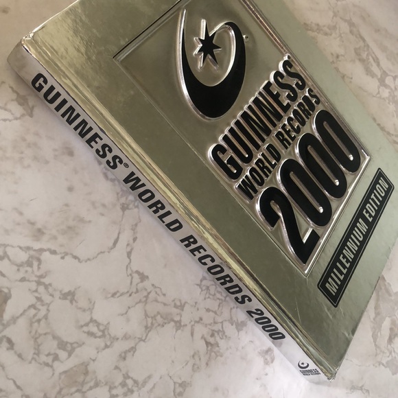 Guinness Book Of World Records 2000 , Millennium Edition - Picture 11 of 13